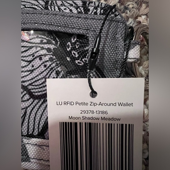 NWT Vera Bradley small wallet - Picture 2 of 4